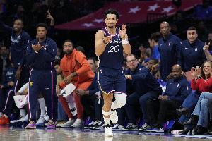 麦凯恩：得知被交易时是在球队大巴上 告知队友后都以为我开玩笑